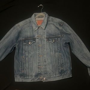 Women’s LARGE Levi’s denim jacket